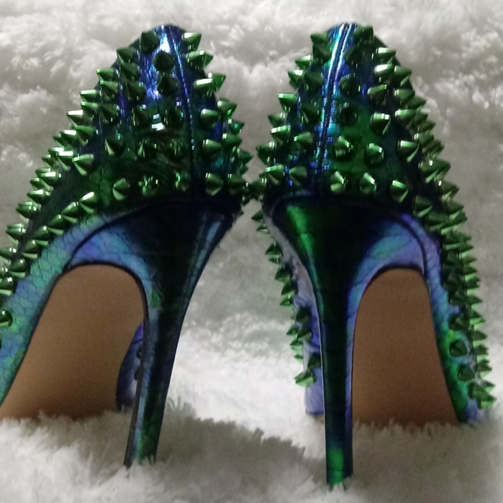 🪀SCARLET🪀 Metallic Hologram Rivet Hologram Stiletto Slip On Green Heels - Picture 4 of 9